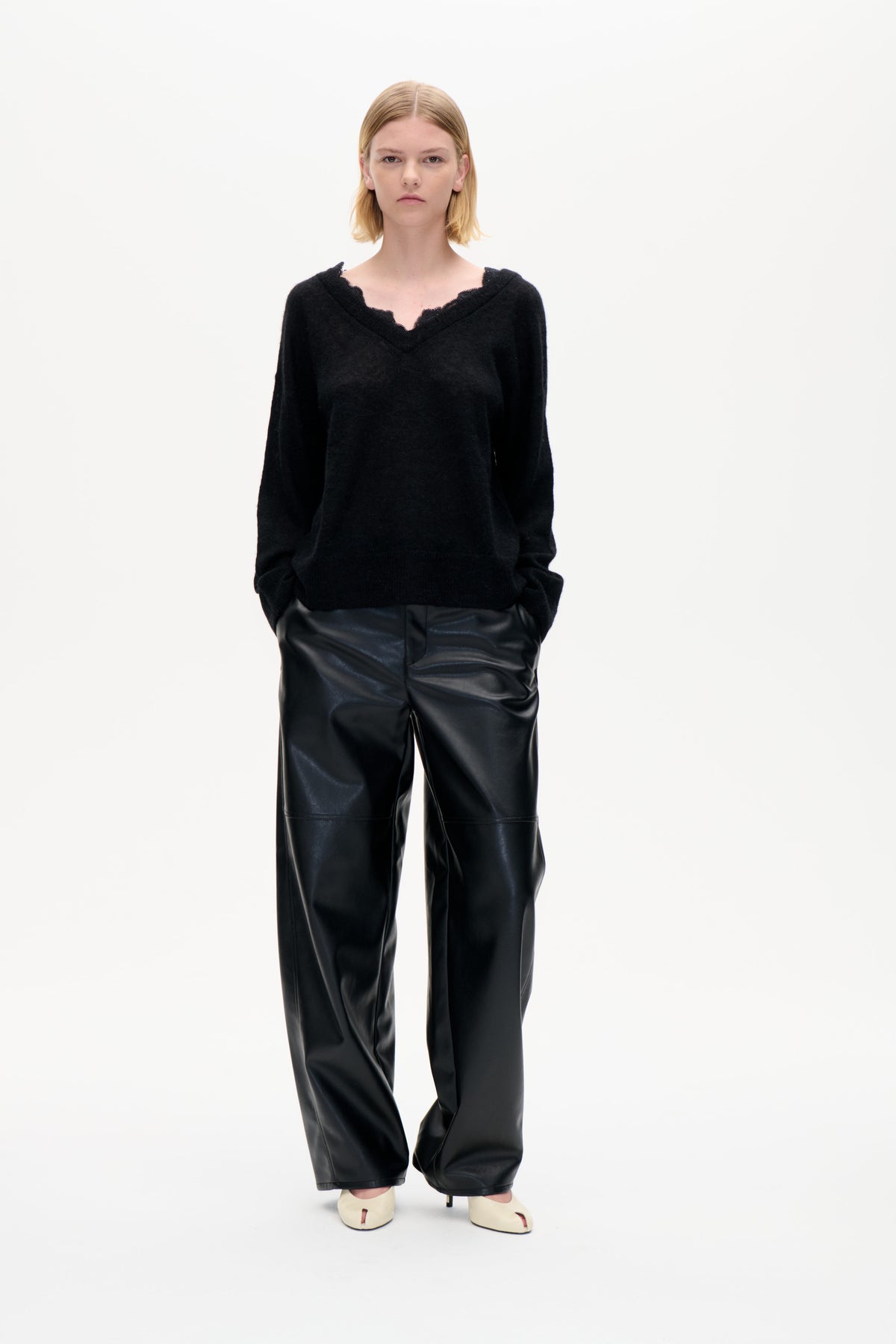 CAMMIEL SWEATER | Black