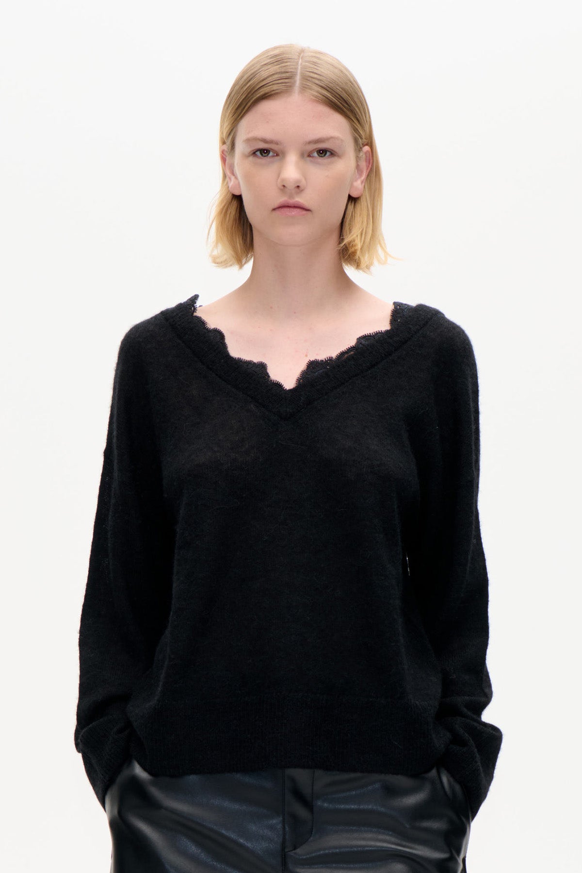 CAMMIEL SWEATER | Black