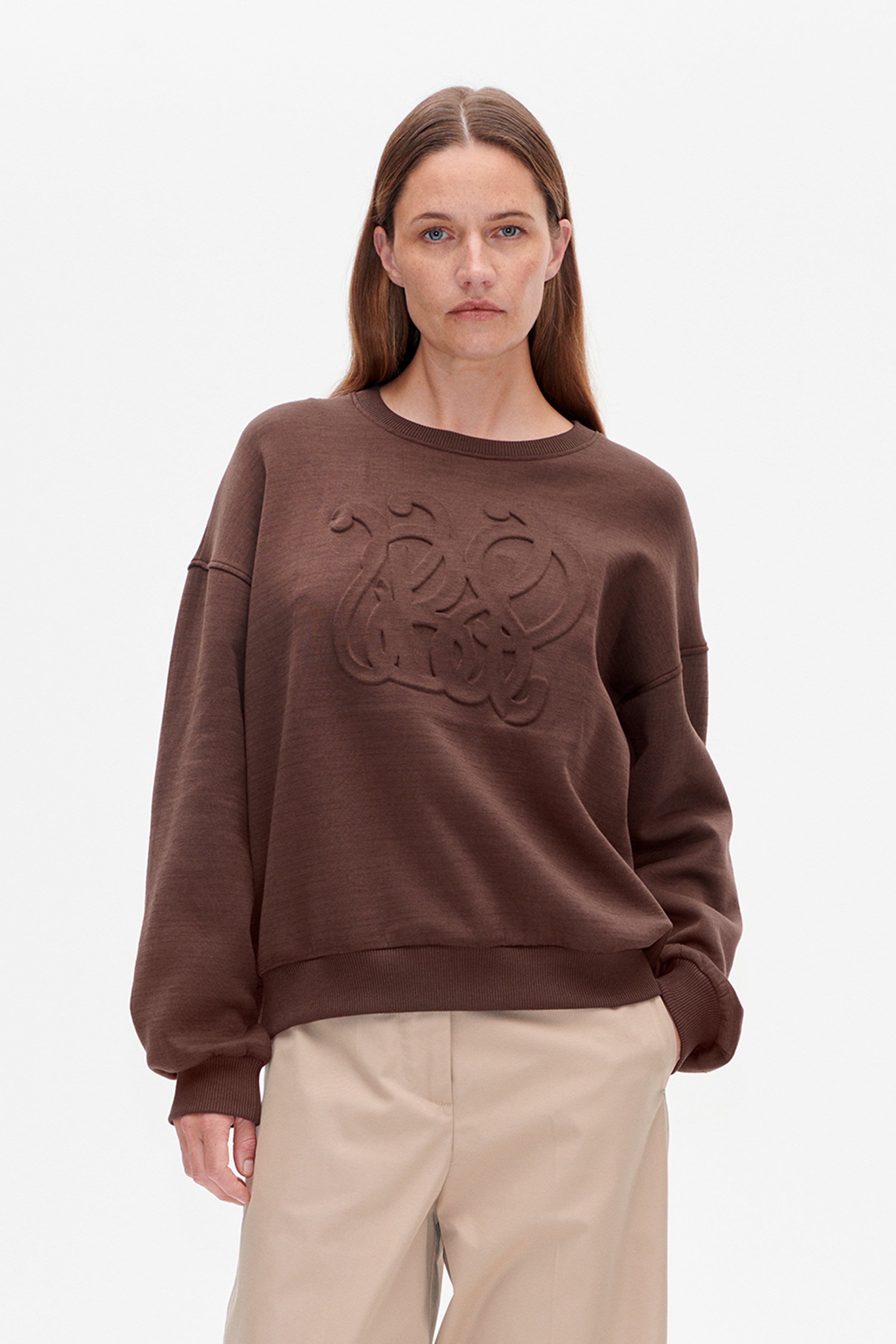 BAUM UND PFERDGARTEN/スウェットフーディ Shop Jazari sweatshirt in Egret | Worldwide Shipping