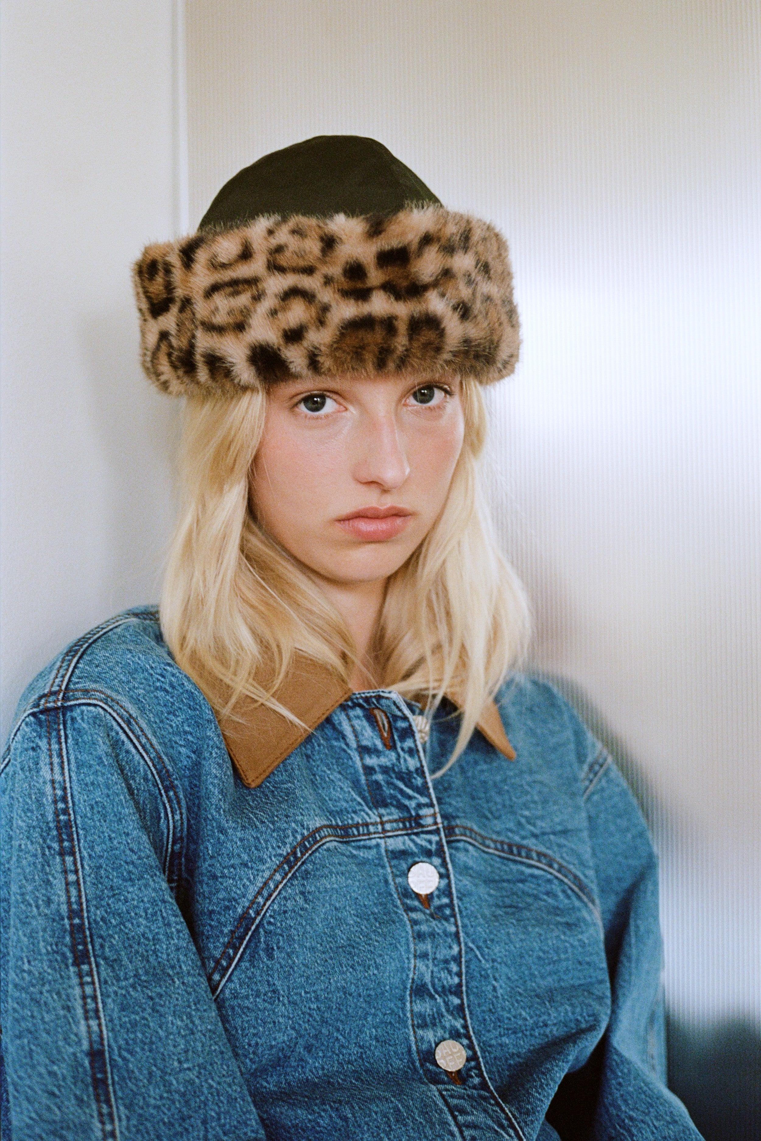 Shop LOUISE HAT in Rosin Green Leopard | Fast Delivery