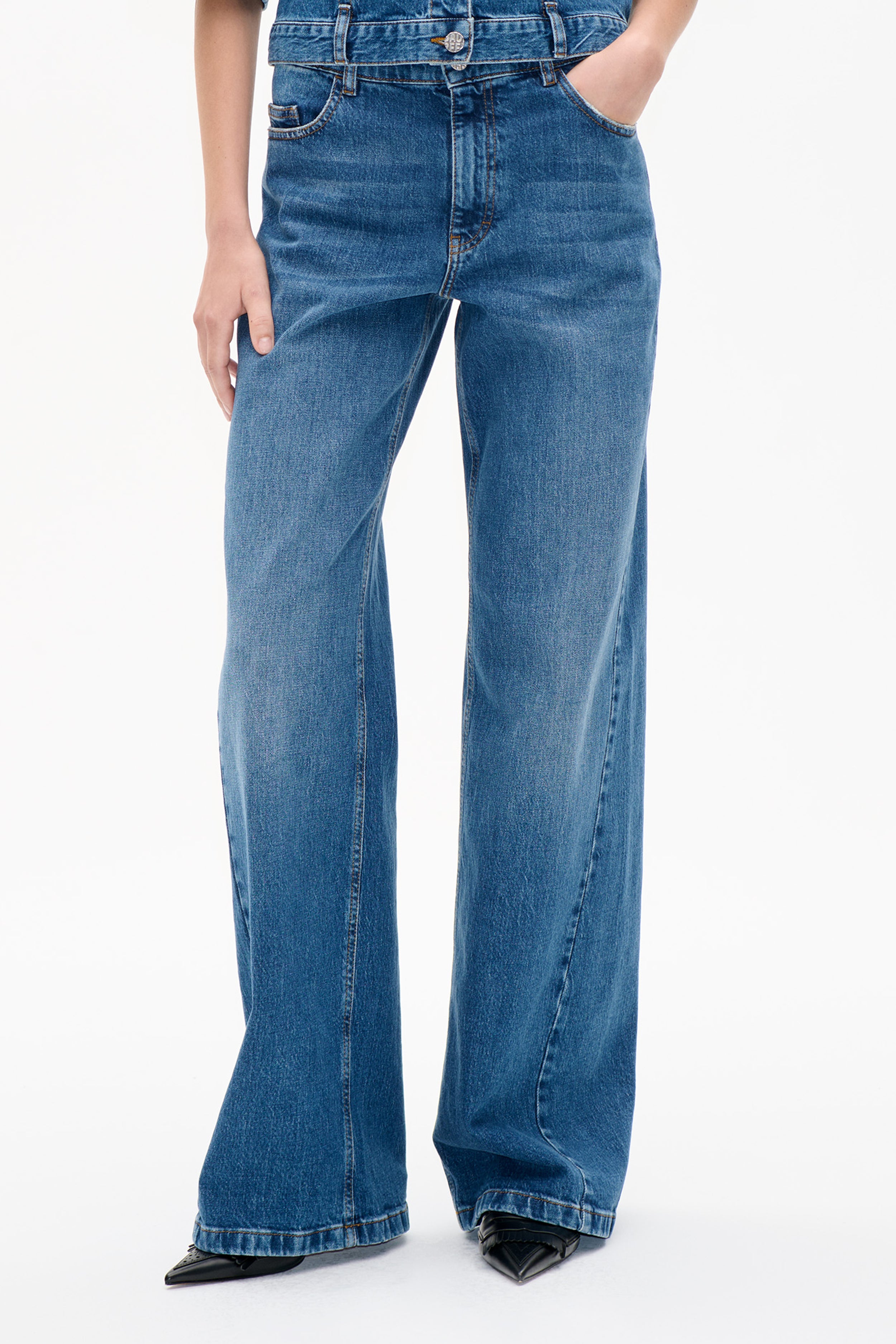 Shop NO 03 JEANS in Worn Out Blue | Worldwide Shipping