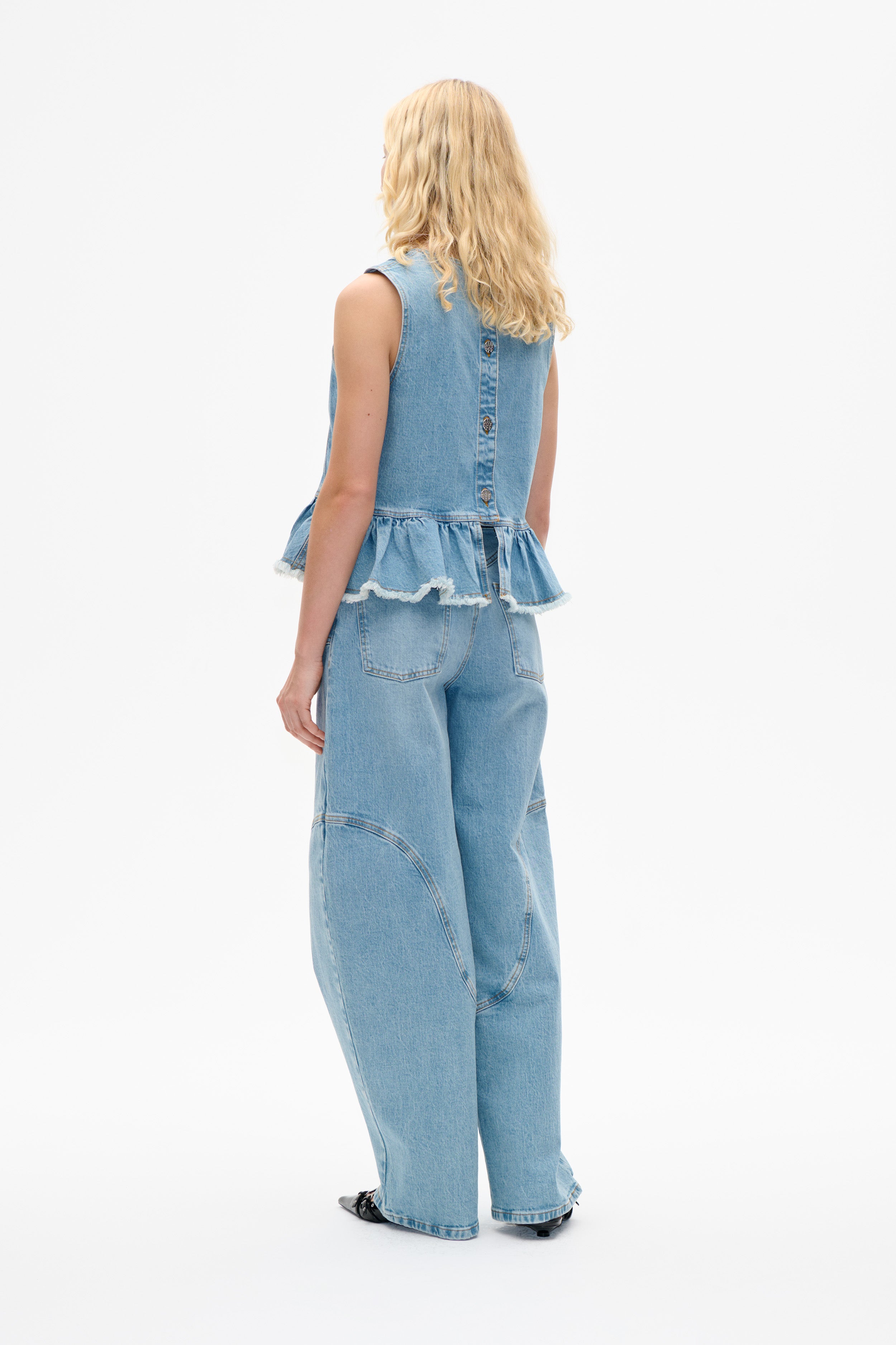 Shop Timeless Denim from Baum und Pferdgarten | Official Store